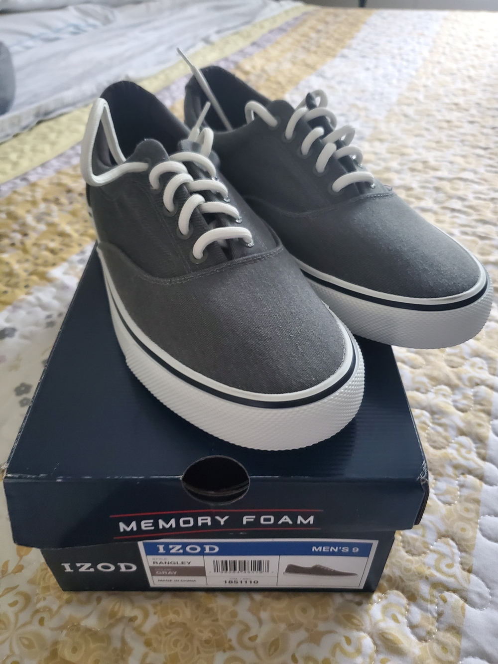 IZOD Men's Gray Canvas Lace-Up Sneakers